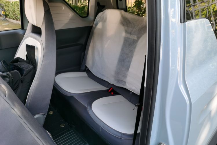 吉利银河 2024款 200km 熊猫卡丁中控内饰21