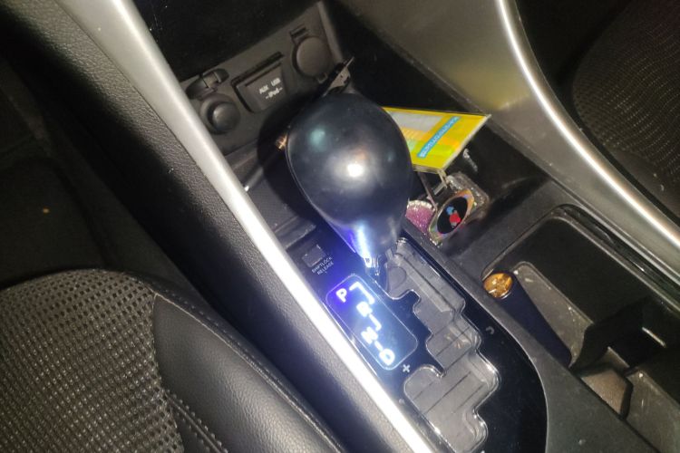 现代 索纳塔 2011款 2.0L 自动领先版中控内饰18