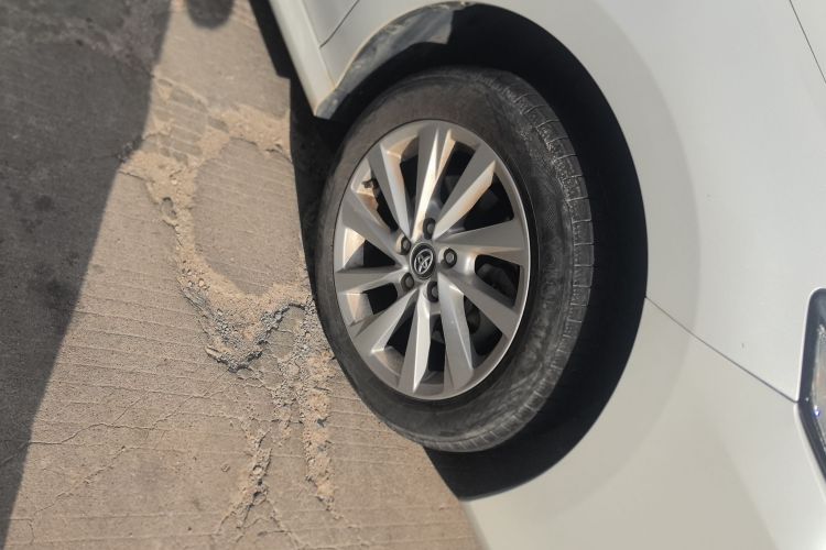 丰田 凯美瑞 2021款 2.0G 豪华版车身外观10