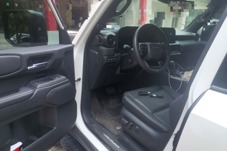 丰田 普拉多 2024款 2.4T 悍野WX版 6座中控内饰7003