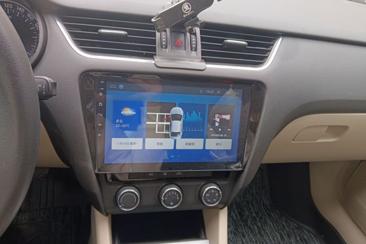 斯柯达 明锐 2015款 1.6L 手动逸杰版中控内饰16