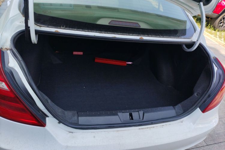 吉利汽车 帝豪 2017款 三厢百万款 1.5L 手动豪华型局部细节23