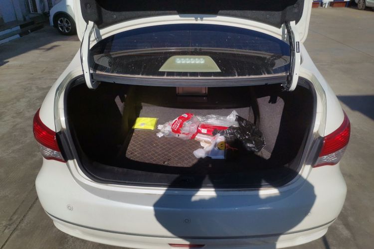 日产 轩逸 2019款 经典 1.6XE+ CVT智联领先版机舱底盘23