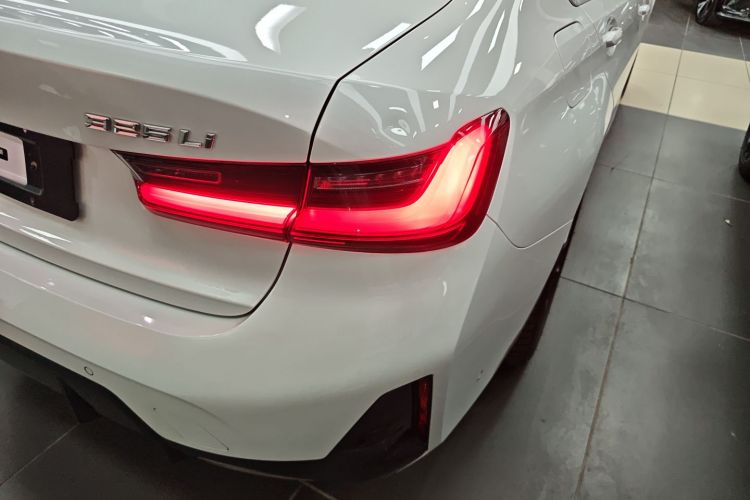 宝马3系 2023款 325Li M运动套装车身外观9