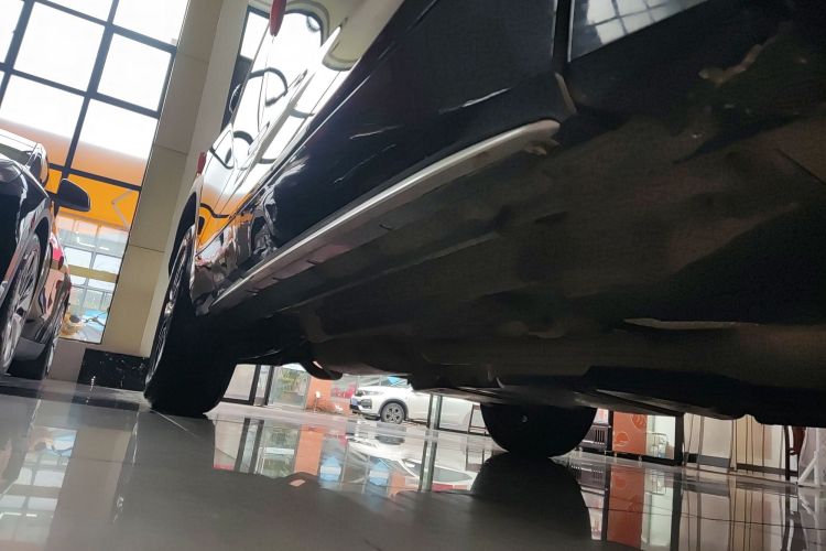 丰田 皇冠陆放 2023款 2.5L HEV两驱进取版（五座）局部细节9001