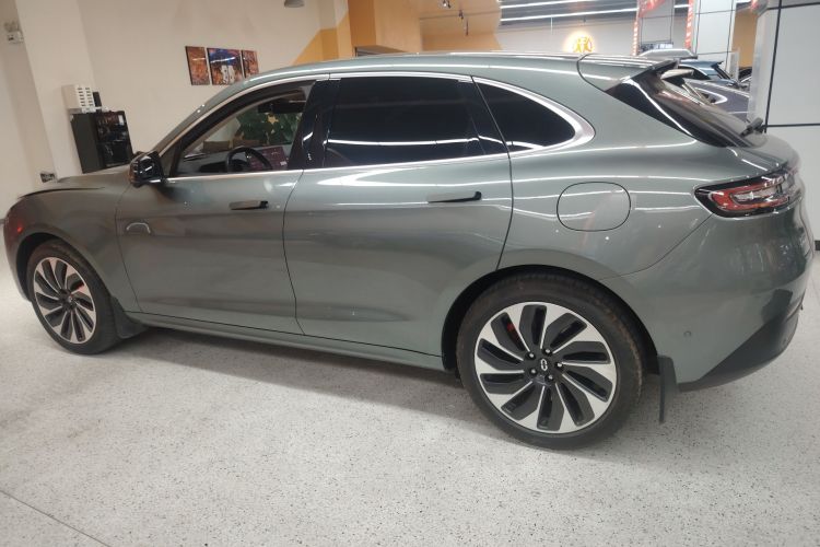 鸿蒙智行 问界M5 2022款 增程四驱至臻版车身外观4