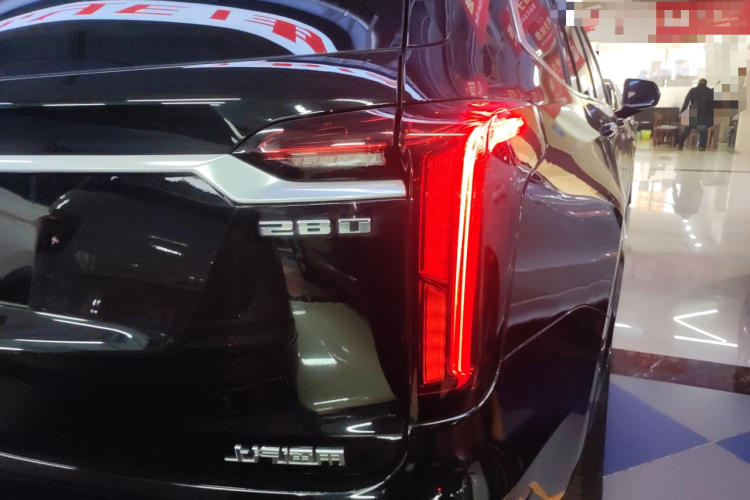 凯迪拉克XT6 2021款 2.0T 七座两驱风尚型车身外观9