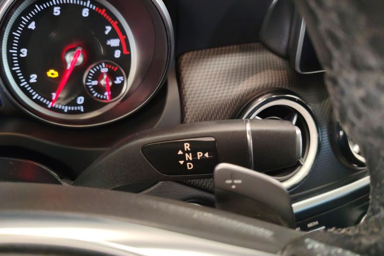 奔驰GLA 2019款 GLA 200 时尚型中控内饰18