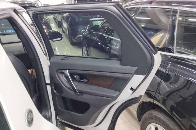 路虎 发现运动版 2020款 249PS R-Dynamic 性能科技版 7座中控内饰45