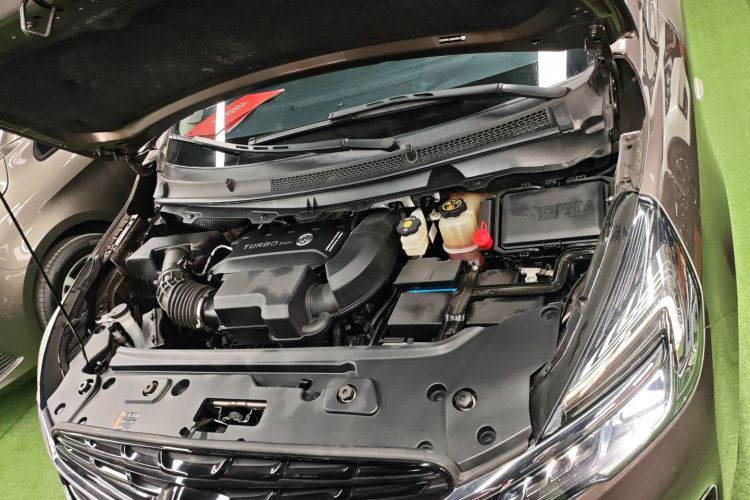 别克GL8 2021款 陆上公务舱 652T 豪华型机舱底盘24