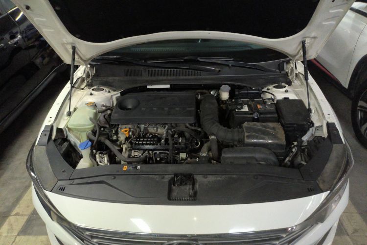 现代 菲斯塔 2019款 240TGDi 运动版 国VI机舱底盘24