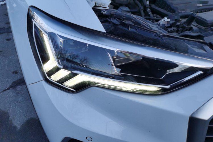 奥迪Q3 2019款 35 TFSI 时尚致雅型车身外观8