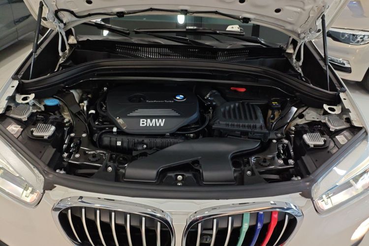 宝马X1 2019款 sDrive20Li 领先型机舱底盘24