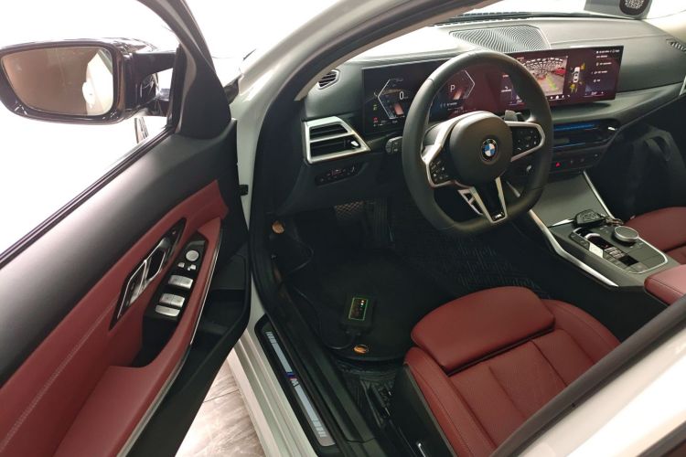 宝马3系 2025款 325i M运动套装中控内饰7003