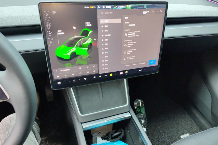 特斯拉 Model Y 2025款 后轮驱动版中控内饰16