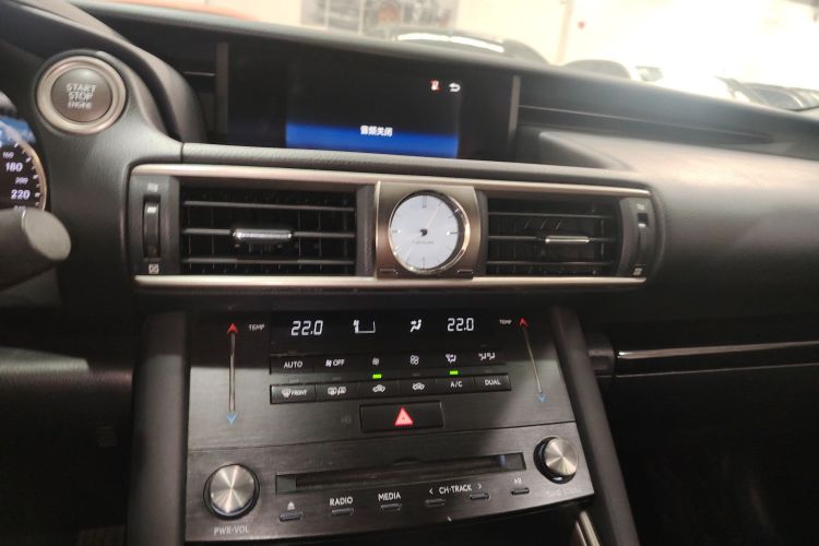 雷克萨斯IS 2017款 300 锋尚版局部细节16