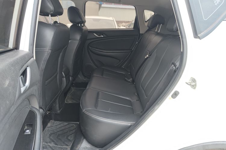 陆风X2 2017款 1.6L 手动锋锐版中控内饰21