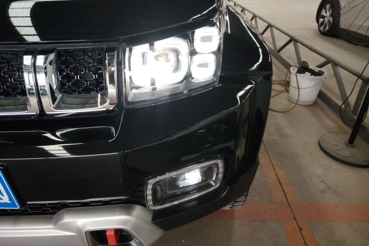 北京BJ40 2019款 PLUS 2.3T 自动四驱尊享版 国VI车身外观36