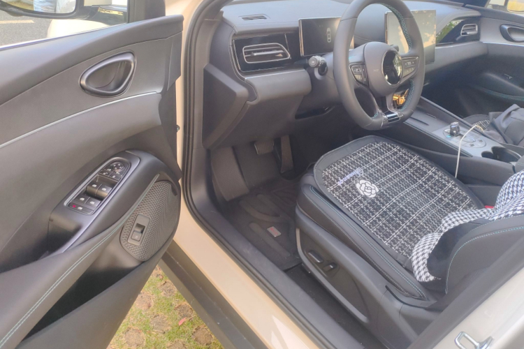 比亚迪 海豹06新能源 2025款 DM-i 智驾版 120KM尊荣型中控内饰20