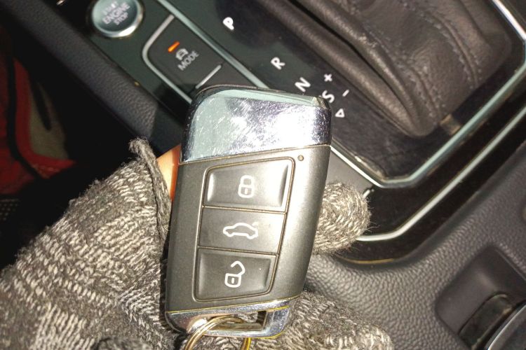 一汽-大众CC 2019款 330TSI 魅颜版 国VI中控内饰7001