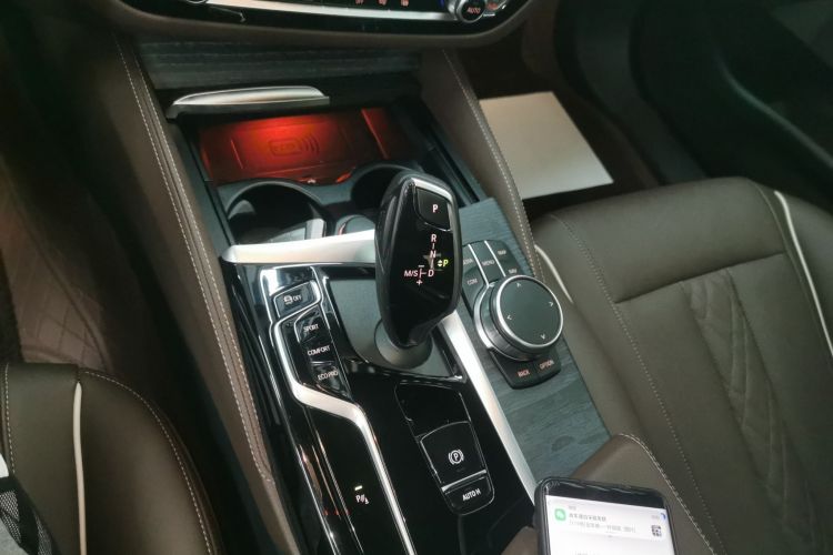 宝马5系 2022款 改款 530Li 领先型 M运动套装中控内饰18