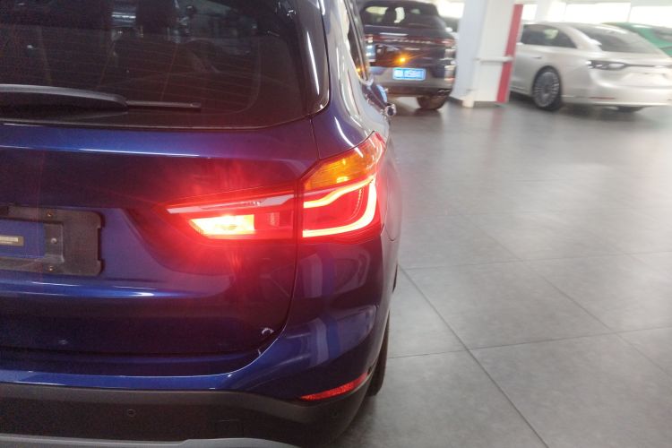 宝马X1 2018款 sDrive18Li 尊享型车身外观6006