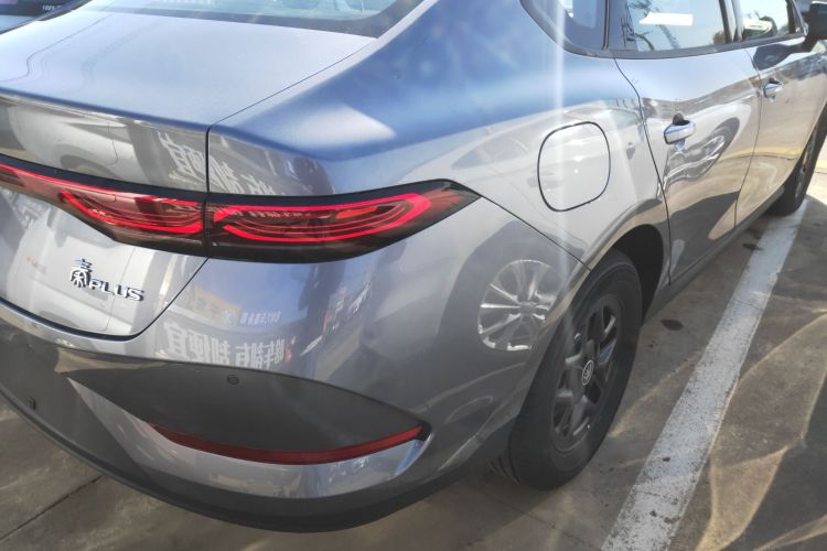 比亚迪 秦PLUS 2025款 DM-i 智驾版 55KM领先型车身外观9