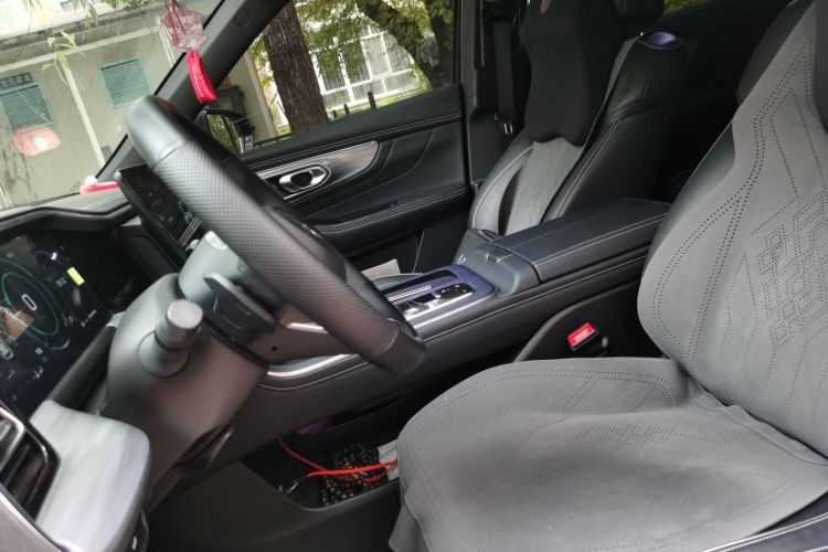 广汽传祺 传祺GS8 2022款 领航系列 2.0TGDI 四驱豪华智联版（七座）中控内饰19