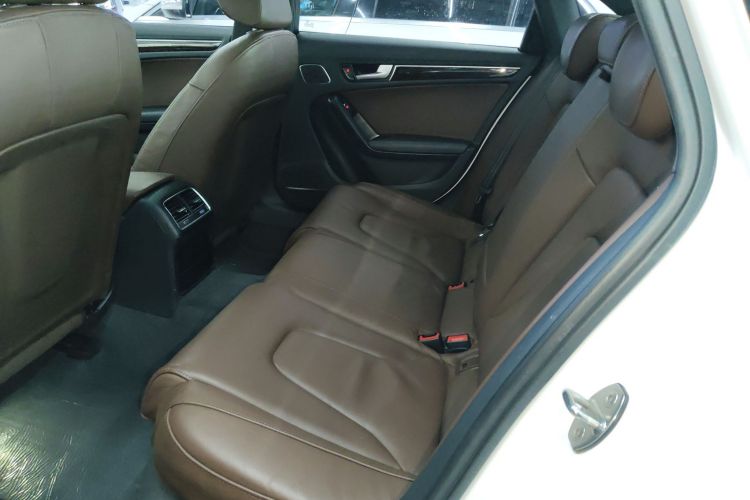 奥迪A4L 2016款 35 TFSI 典藏版 S line舒适型中控内饰7004