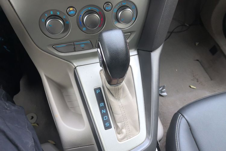 福特 福克斯 2012款 三厢 1.6L 自动舒适型中控内饰18