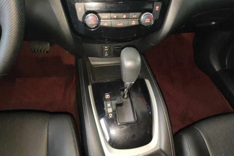 日产 奇骏 2014款 2.0L CVT舒适版 2WD中控内饰18