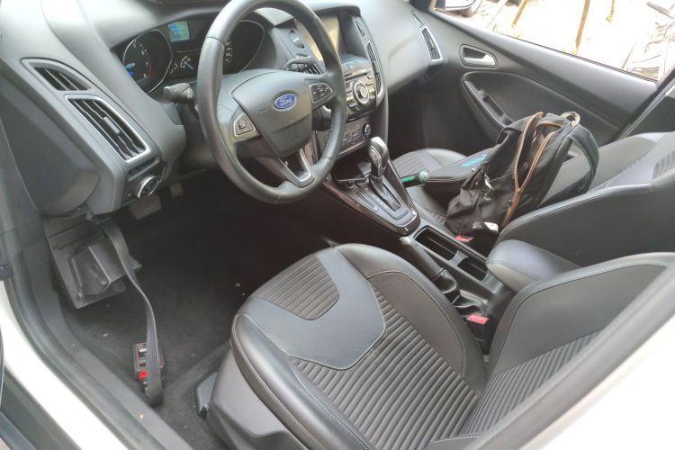 福特 福克斯 2018款 三厢经典 1.6L 自动风尚型智行版中控内饰19