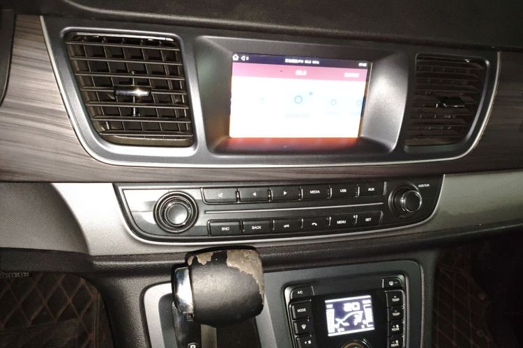 上汽大通MAXUS 大通G10 2019款 PLUS 2.0T 自动精英版 国VI局部细节16