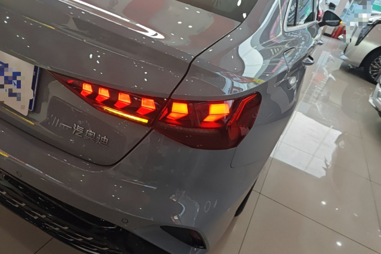 奥迪A3 2026款 A3L Limousine 35TFSI 飞驰尊享型车身外观9