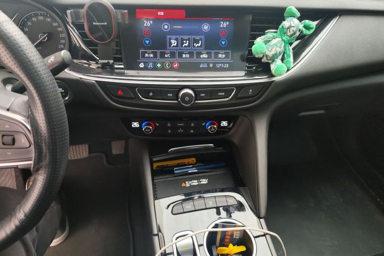 别克 君威 2024款 25T 超享版中控内饰16