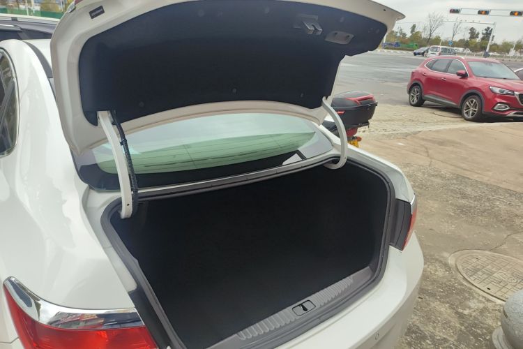 别克 英朗 2013款 GT 1.6L 自动时尚版机舱底盘23