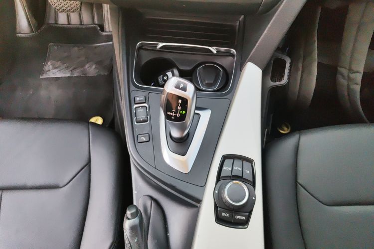 宝马3系 2016款 320Li 进取型中控内饰18