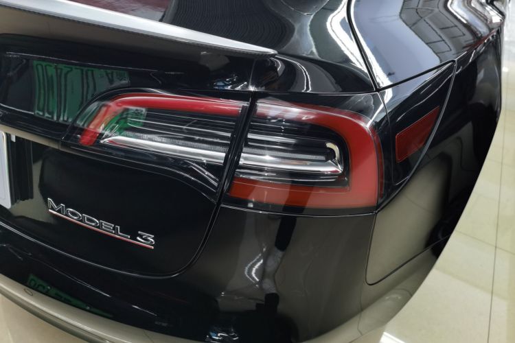 特斯拉 Model 3 2022款 Performance高性能全轮驱动版车身外观9