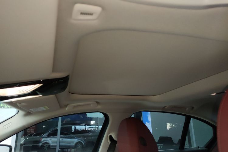 宝马3系 2025款 325i M运动套装中控内饰22