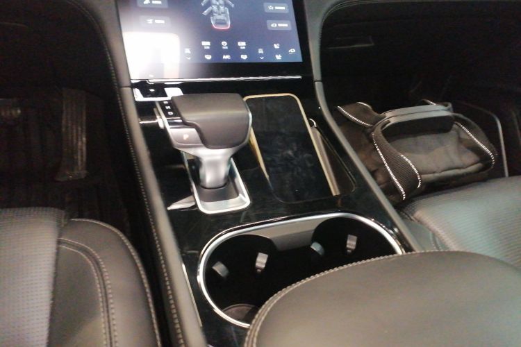 理想汽车 理想ONE 2020款 增程6座版中控内饰18