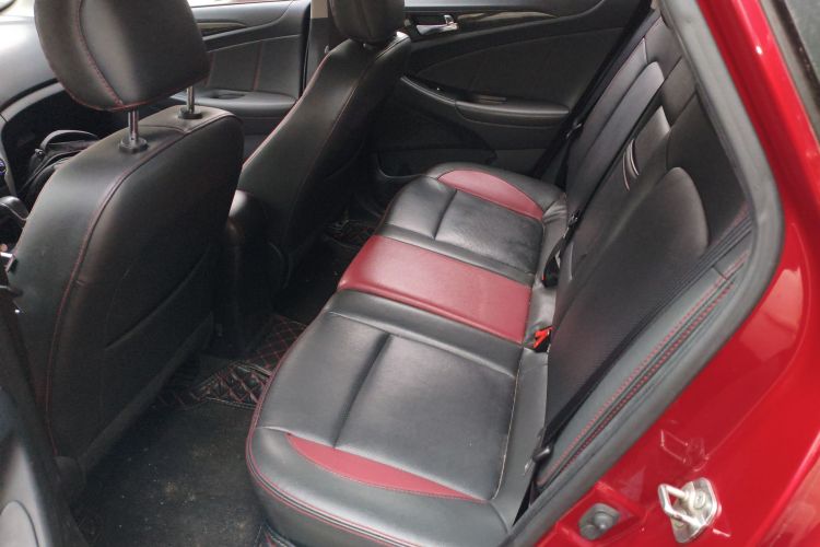 长安 逸动 2013款 1.6L 自动俊酷型 国IV中控内饰7004