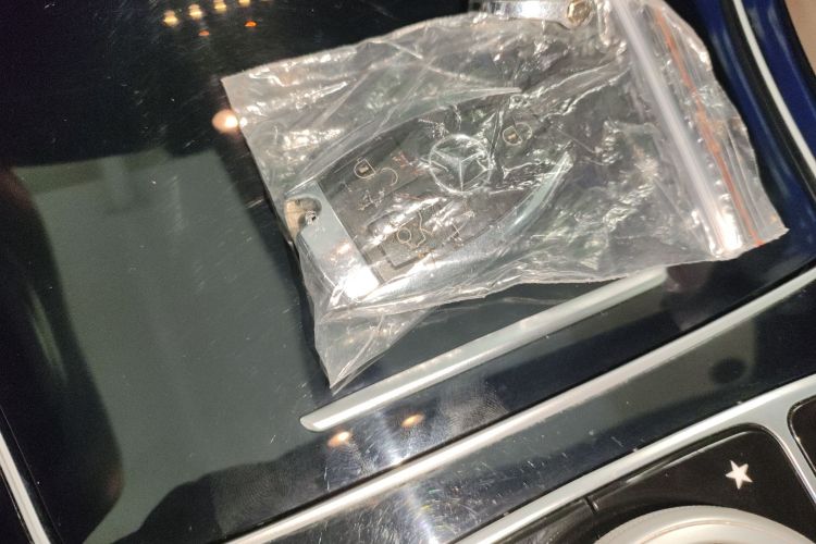 奔驰C级 2018款 C 200 运动版中控内饰11