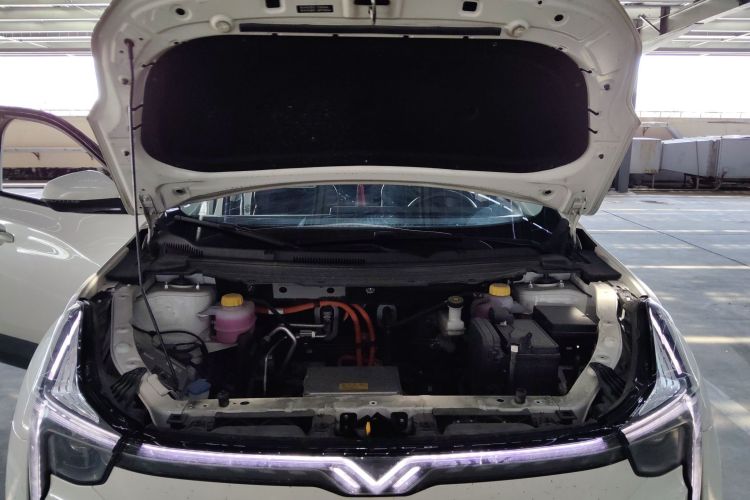 哪吒汽车 哪吒U 2021款 Pro 400 巡航版机舱底盘24