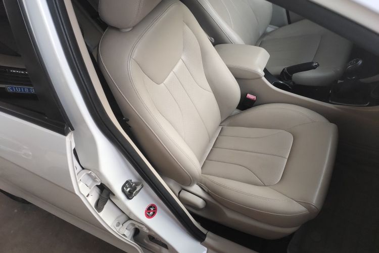 吉利汽车 帝豪 2017款 三厢百万款 1.5L 手动豪华型局部细节41