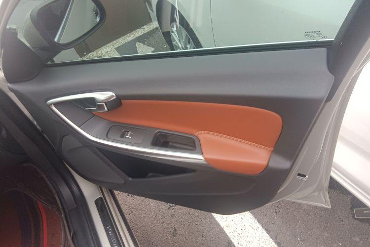 沃尔沃S60 2018款 S60L T3 智进进取版中控内饰7005