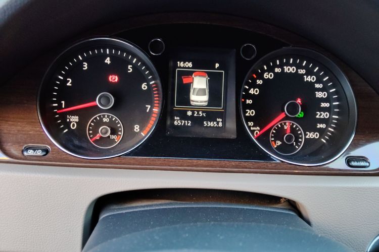 大众 迈腾 2015款 改款 2.0TSI 尊贵型中控内饰15