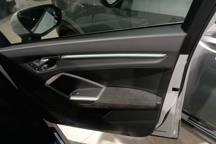 奥迪Q3 2022款 40 TFSI 时尚动感型中控内饰7005