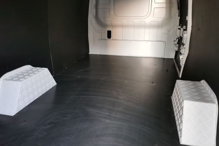 福田 智蓝精灵E7 2024款 改款 纯电动厢式运输车 平顶2座 亿纬锂能41.86kWh中控内饰21