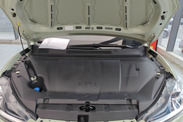 哪吒汽车 哪吒V 2022款 潮 400 Lite机舱底盘24