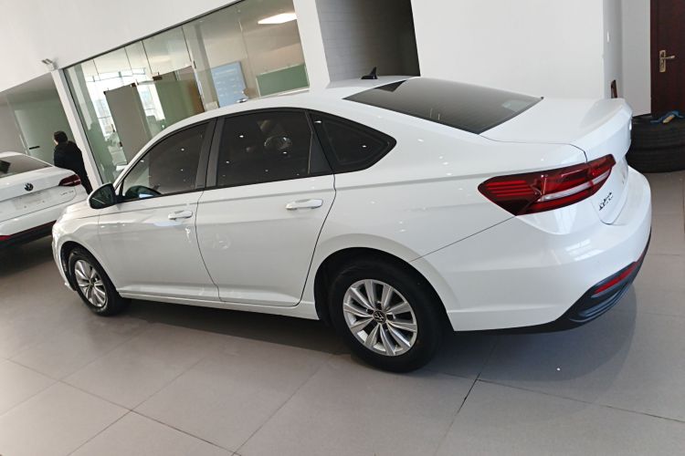 大众 朗逸 2023款 改款 1.5L 自动得逸版车身外观4